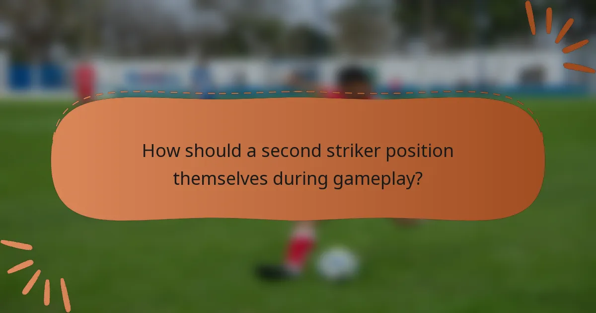 How should a second striker position themselves during gameplay?